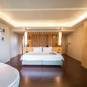 Honeymoon Suite